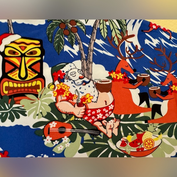 SSLR Hawaiian Santa Christmas Button Down Shirt Size Medium EUC - Picture 5 of 5